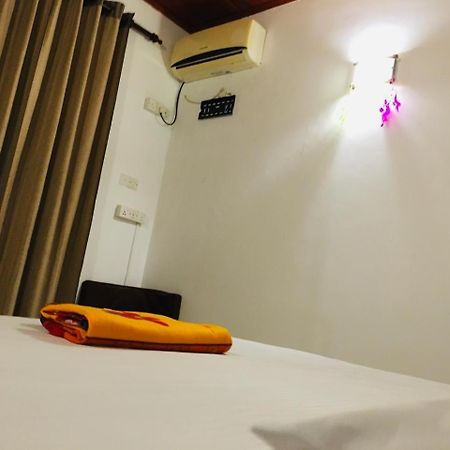 The Shade Brothers Hotel คาตุนายากา ภายนอก รูปภาพ