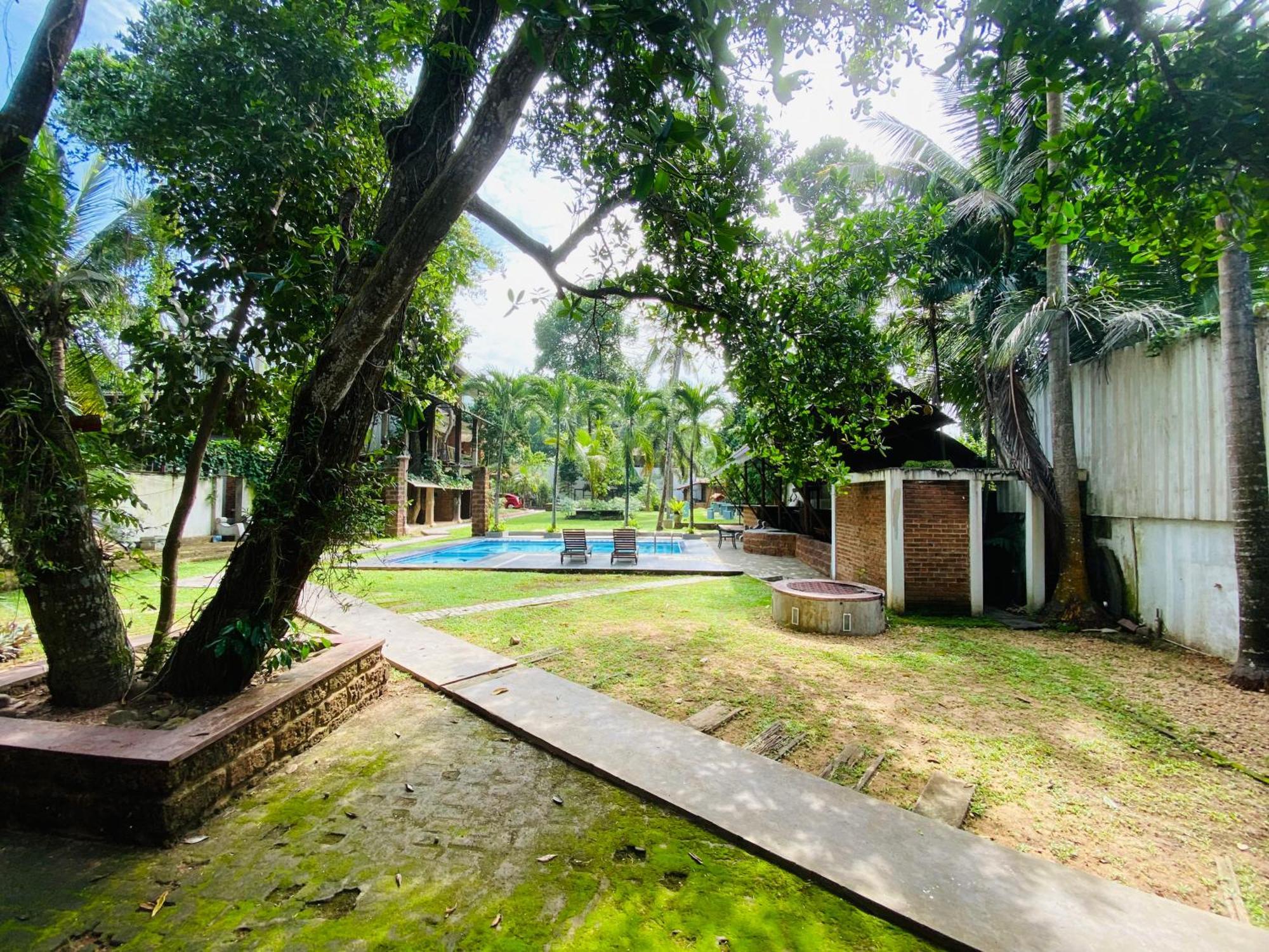 The Shade Brothers Hotel คาตุนายากา ภายนอก รูปภาพ