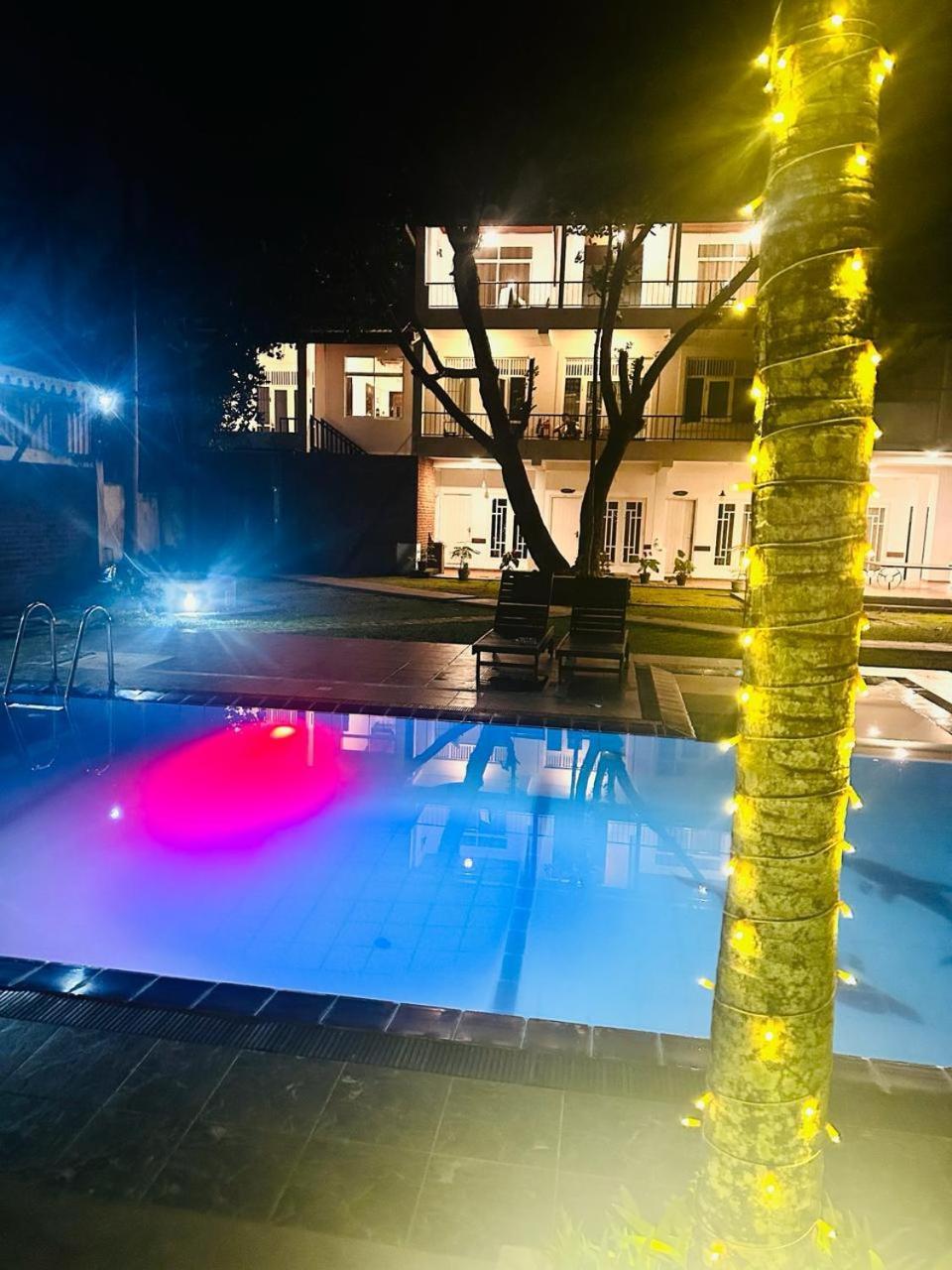 The Shade Brothers Hotel คาตุนายากา ภายนอก รูปภาพ